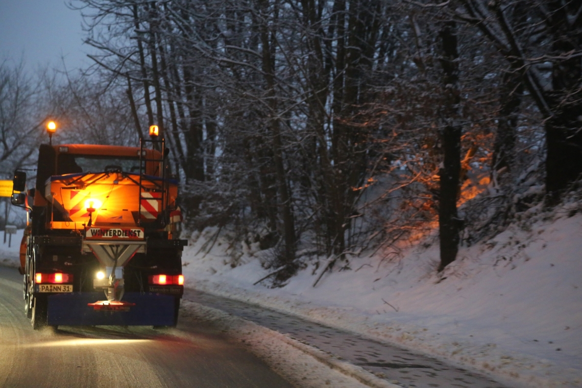 Zusammenstoß mit Streufahrzeug bei Adelschlag 